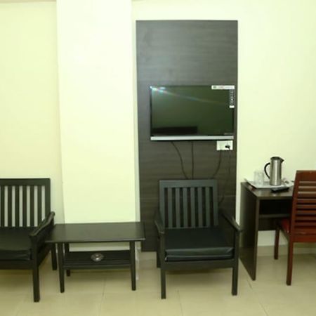 Sri Srinivasa Residency Hotel Kadapa Esterno foto