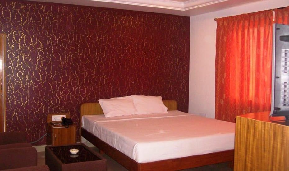Sri Srinivasa Residency Hotel Kadapa Esterno foto