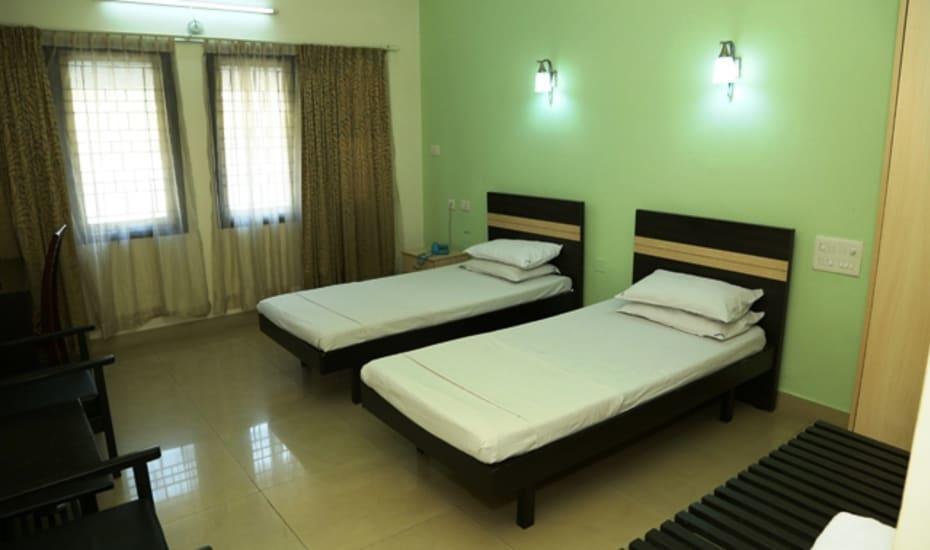 Sri Srinivasa Residency Hotel Kadapa Esterno foto