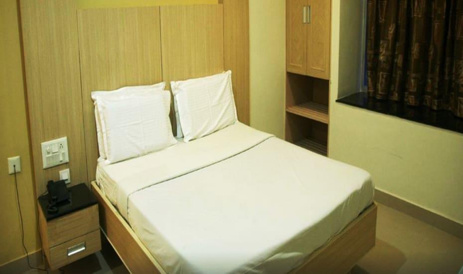 Sri Srinivasa Residency Hotel Kadapa Esterno foto