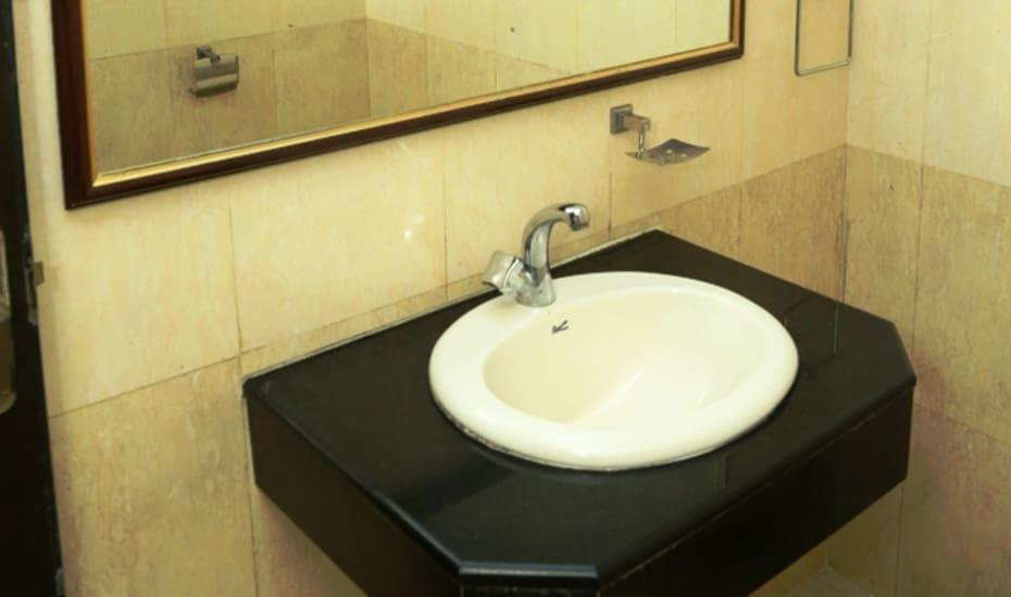 Sri Srinivasa Residency Hotel Kadapa Esterno foto